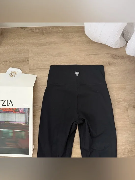 Aritzia TnAction ATMOSPHERE WIDE HI-RISE LEGGING in Black - Picture 8 of 9